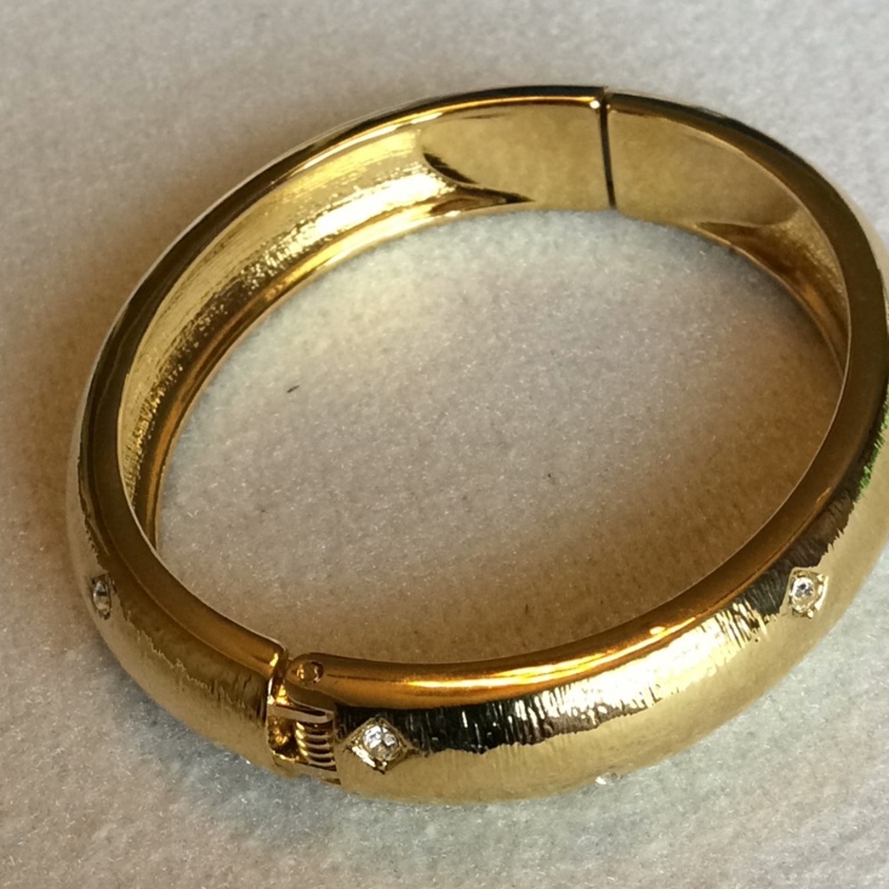FINAL SALE PRICE Gold Monet Spring Close Bangle Bracelet w/Sparkle - Picture 2 of 5